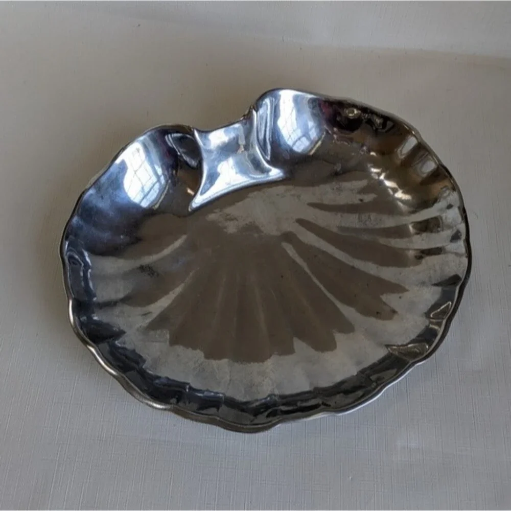 Wilton Armetale® Shell Platter 11-1/2-Inch Hors d'oeuvre Server Metal Tray